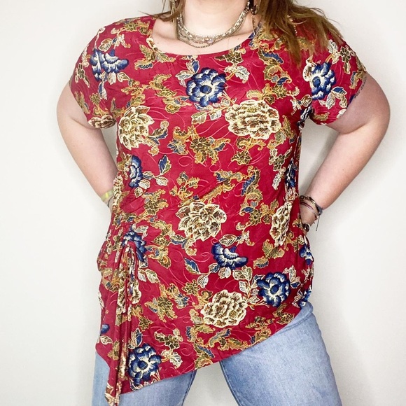 red floral asymmetrical blouse size 2x - Picture 2 of 4